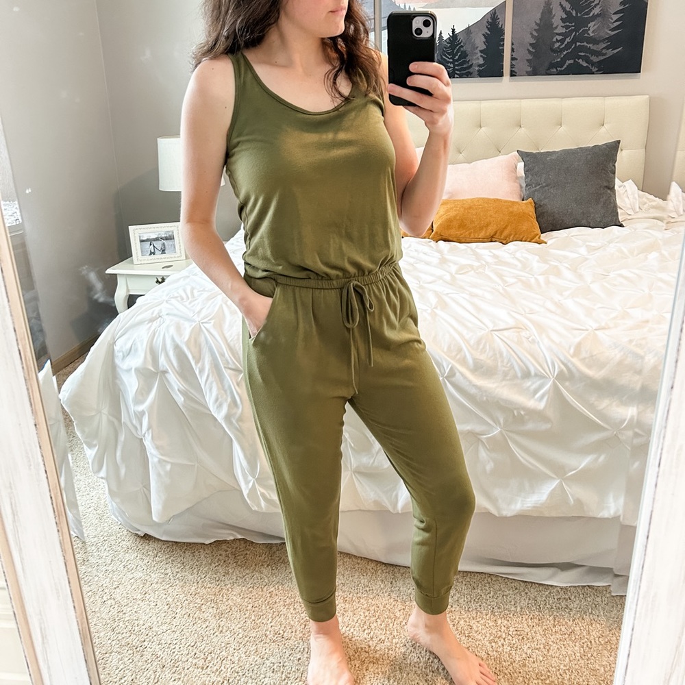 Green cozy casual jumpsuit